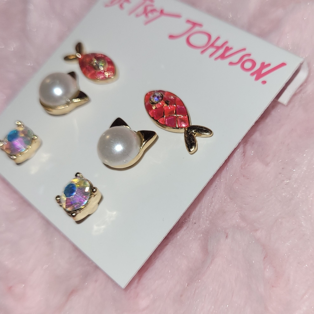 Betsey Johnson 3-pair earring set. - Picture 12 of 15